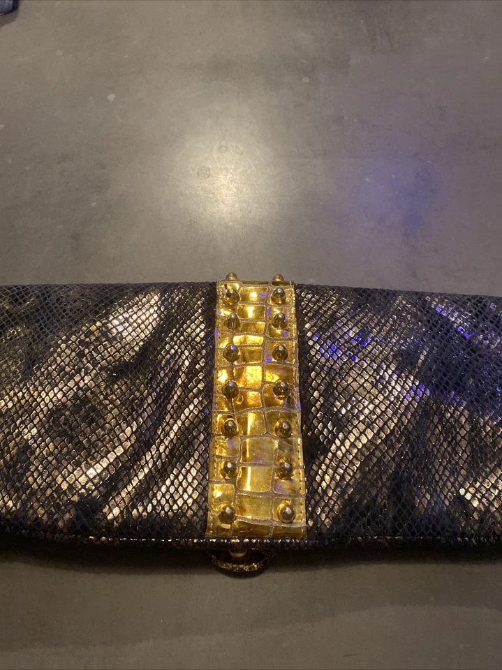 Hermoso bolso de mano BE & D dorado estampado de serpiente de cuero plegable con hebilla dorada Foto 3 de 4
