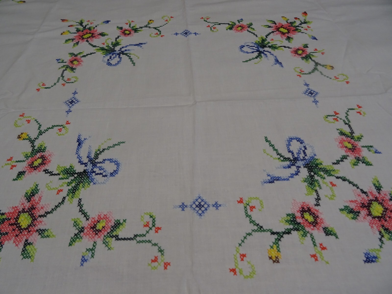 Nappe fait main ancienne 83x83 cm pour remplacer le linge industriel sans charme