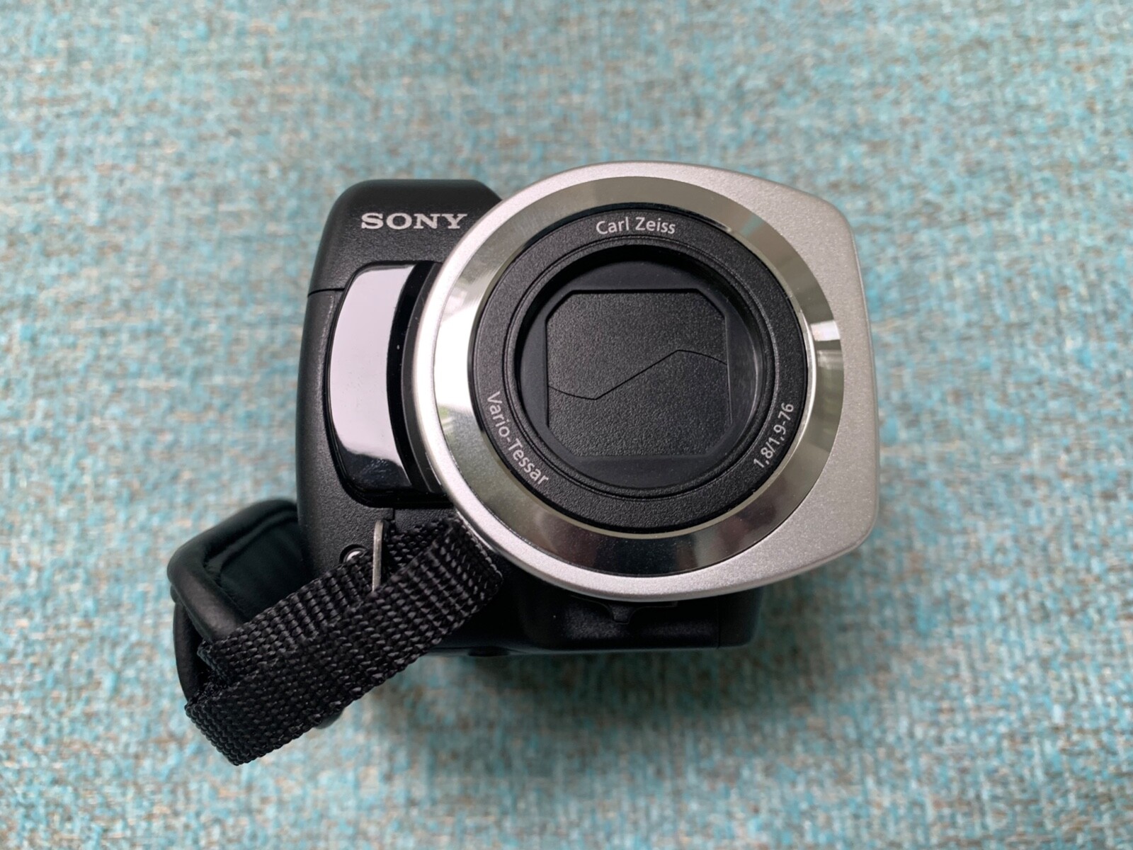 Sony Handycam DCRSR45 Camcorder Digital Video Camera 30GB IN BOX + 2GB