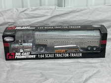 CW Mccall PIG PEN Livestock Cattle PETERBILT 379 1:64 DCP #30557 NIB 1:64