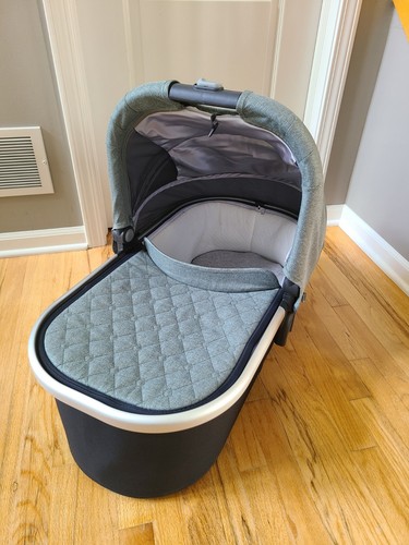 UPPAbaby Vista / cruz EMMETT GREEN Bassinet. GOOD condition!