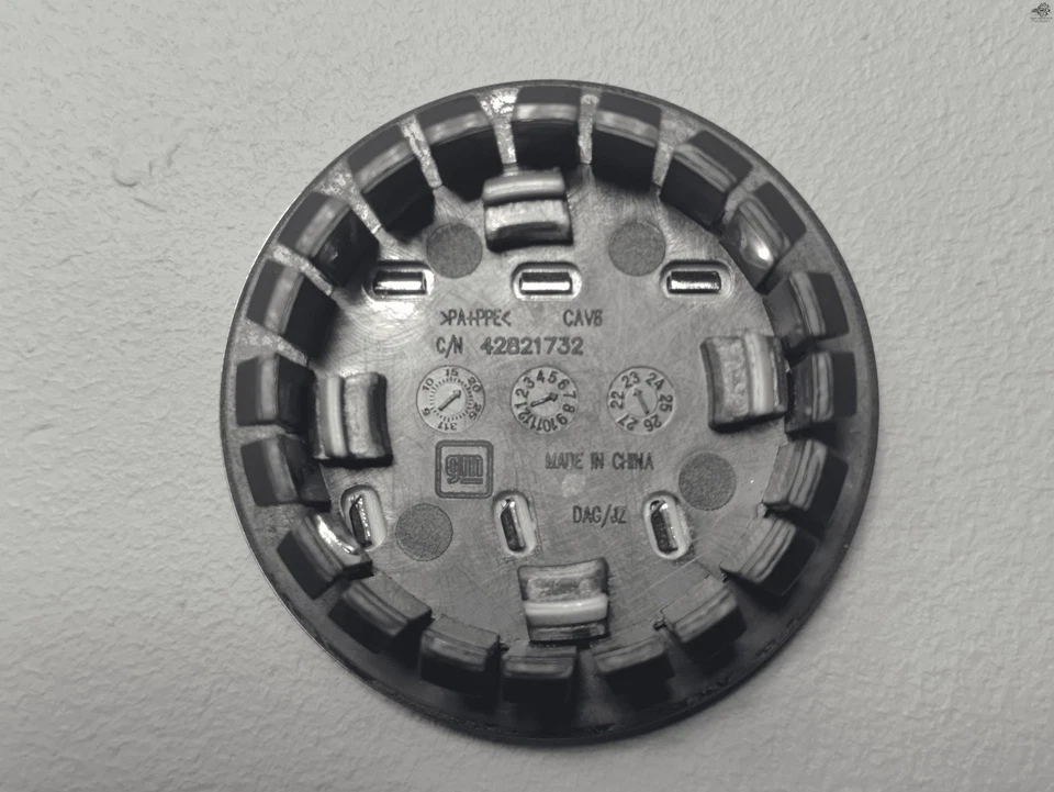 Cubierta de tapacubos central de rueda OEM 2024-2025 Buick Envista Foto 3 de 4