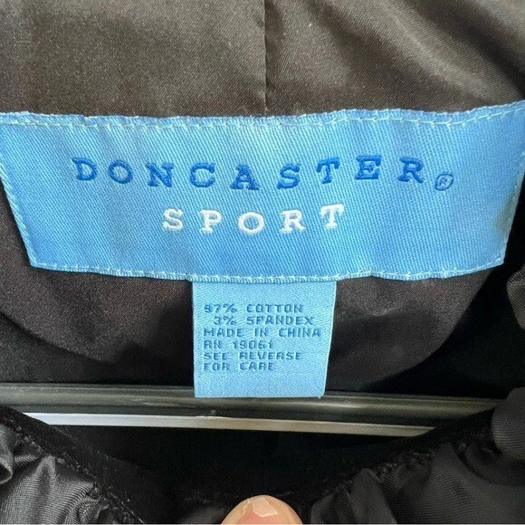 Doncaster Sport Black Velvet & Satin Trim Button Front Blazer Jacket Size 8 - Image 3 of 4