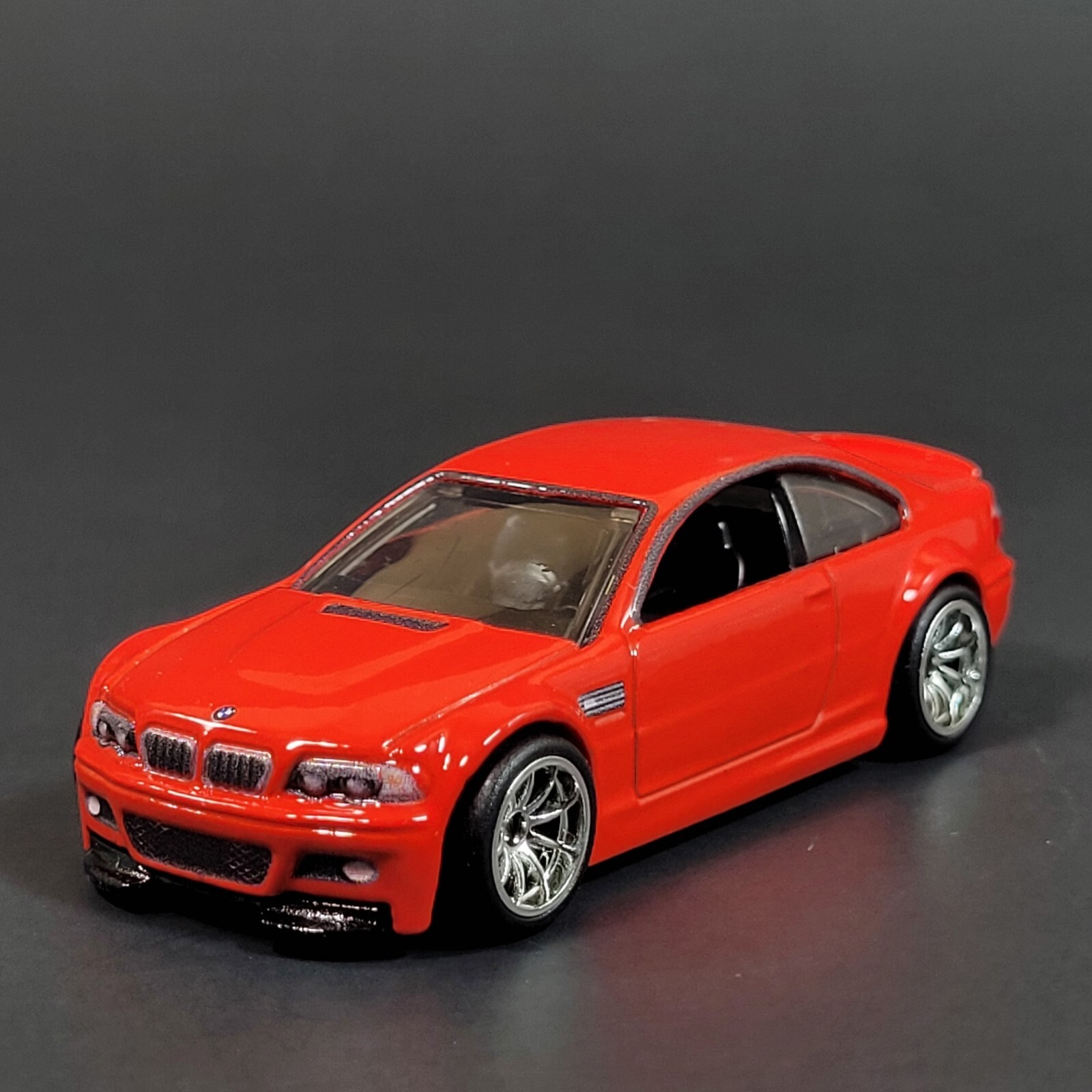 3 SERIES M3 BMW E46 COUPE RARE 164 SCALE COLLECTIBLE DIORAMA DIECAST
