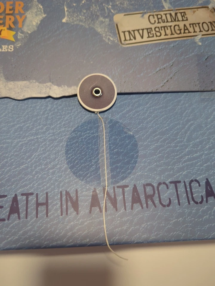 Asesinato Misterio Adulto Fiesta Juego Muerte en la Antártida Crimen Investigación Sellado Foto 4 de 4