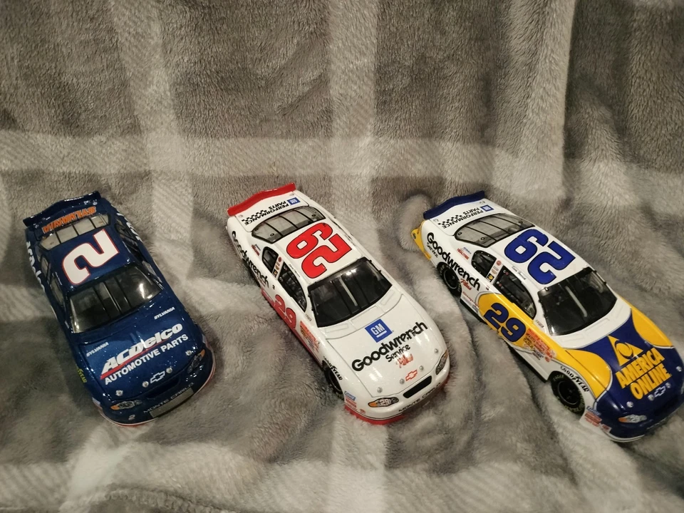 Kevin Harvick Diecast Trio 1:24 Busch Series Campeón Novato del Año y Coche AOL Foto 2 de 4