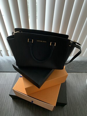 MK selma black