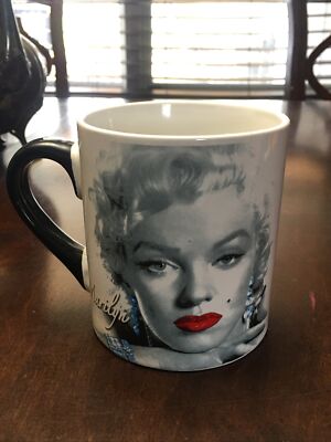 MARILYN MONROE Red Lips 2009 Avela Coffee Mug Tea Cup 12oz