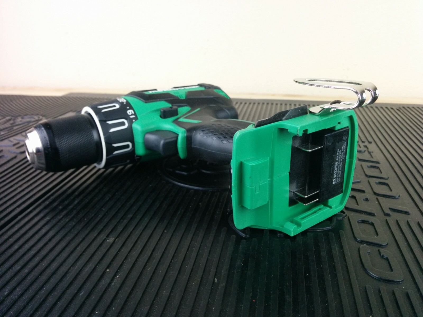 am061 NEW! Metabo HPT DV18DBFL2 1/2in 18V Brushless Cordless Hammer