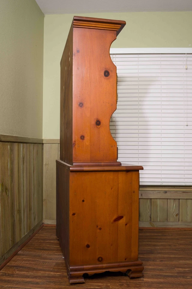 Gabinete vintage de pino macizo con cabaña - Venta inmobiliaria Foto 4 de 4