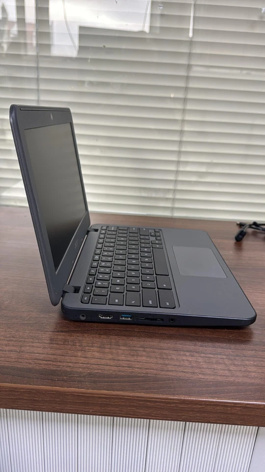 Acer ChromeBook C731-C65D (Celeron 1.6 GHz 16GB SSD, 4GB) - 0120 - Image 4 of 4