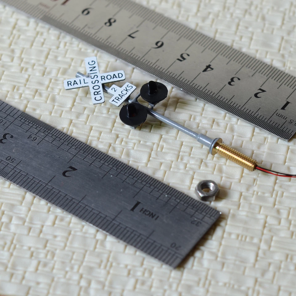 1 x HO scale railroad grade crossing signals 2 tracks sign LED made gray - Image 3 of 4