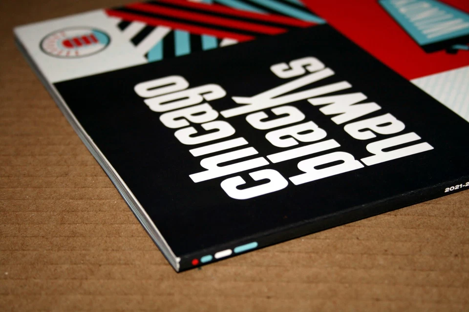 Chicago Blackhawks 2021/2022 Anuario NHL Hockey Temporada Programa 21-22 Toews Kane Foto 3 de 4