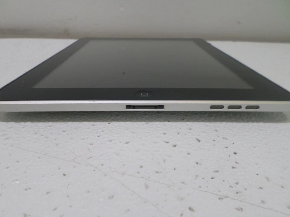 Apple iPad 1st Gen. 16GB, Wi-Fi, 9.7in - Black (CA) - Image 2 of 4