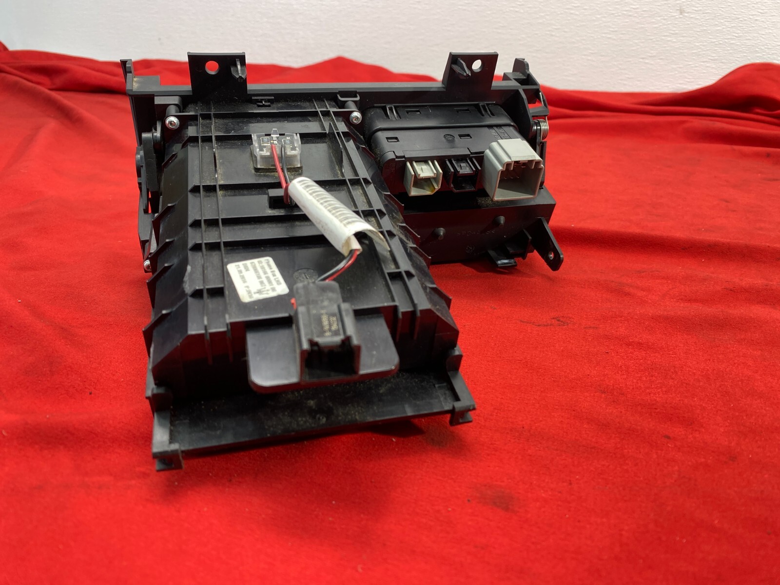14-21 Maserati Quattro Ghibli Center Dash AUX USB Phone Storage Compartment OEM✅