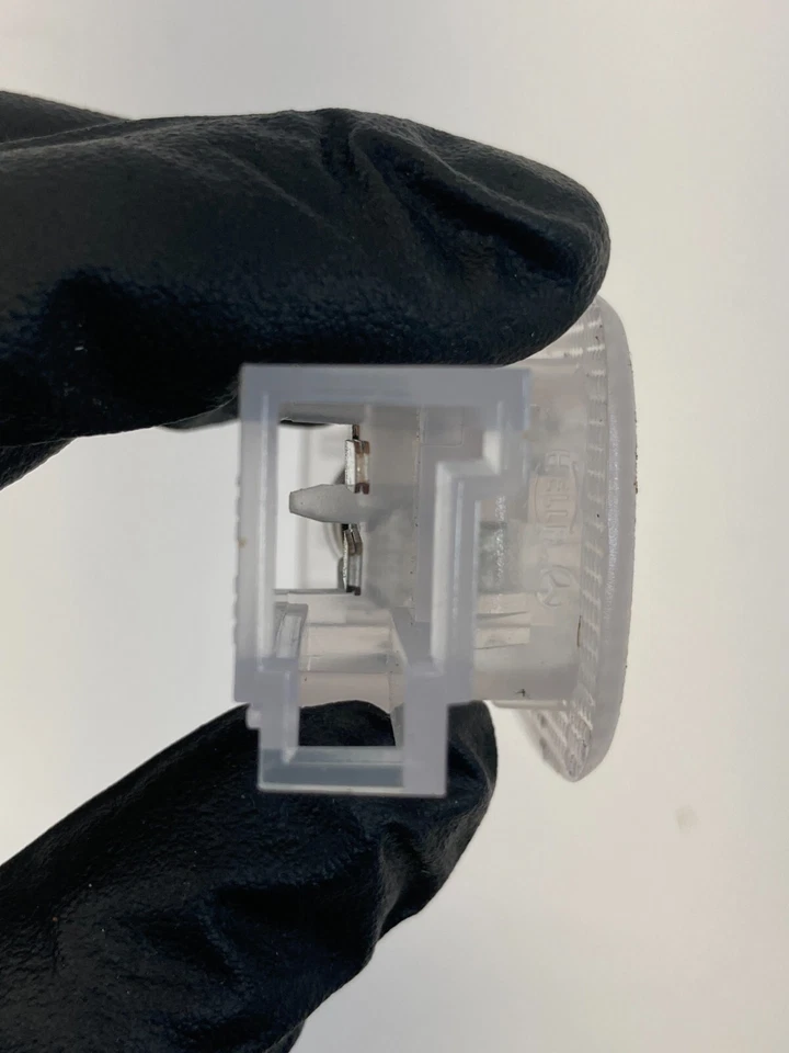 06-11 Lámpara de luz de cortesía panel de instrumentos delantero izquierdo mercedes-benz ml350 Foto 4 de 4