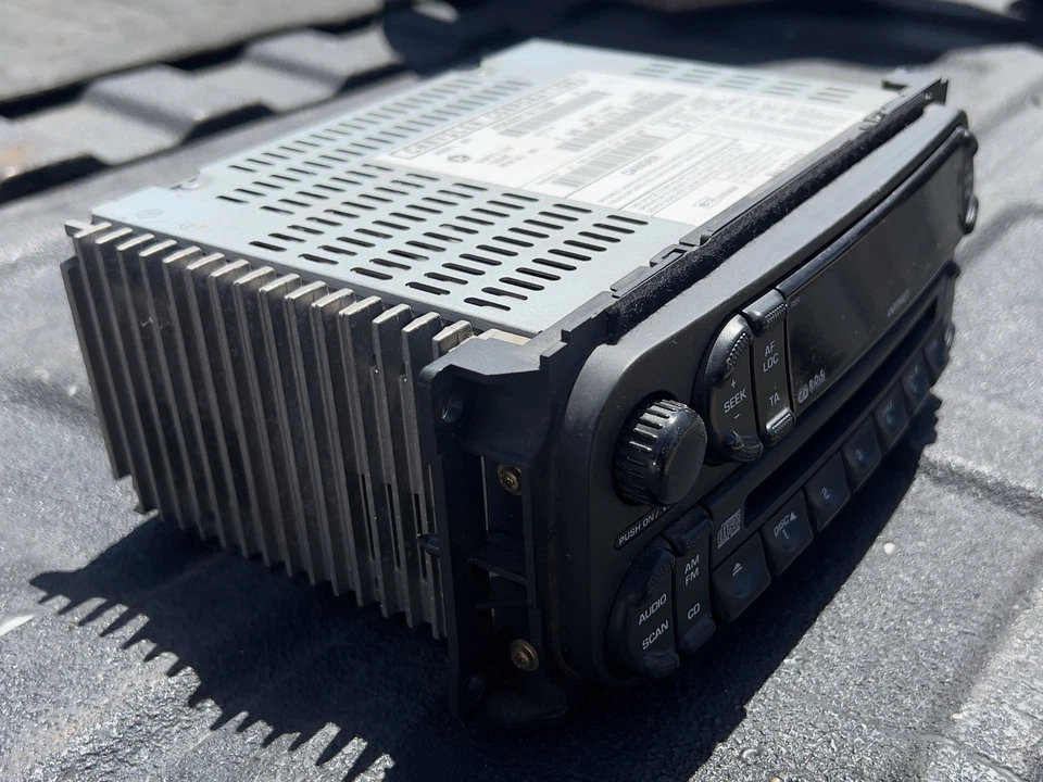 Chrysler Jeep Cherokee Voyager Radio Audio System P05091610AB - Bild 2 von 4