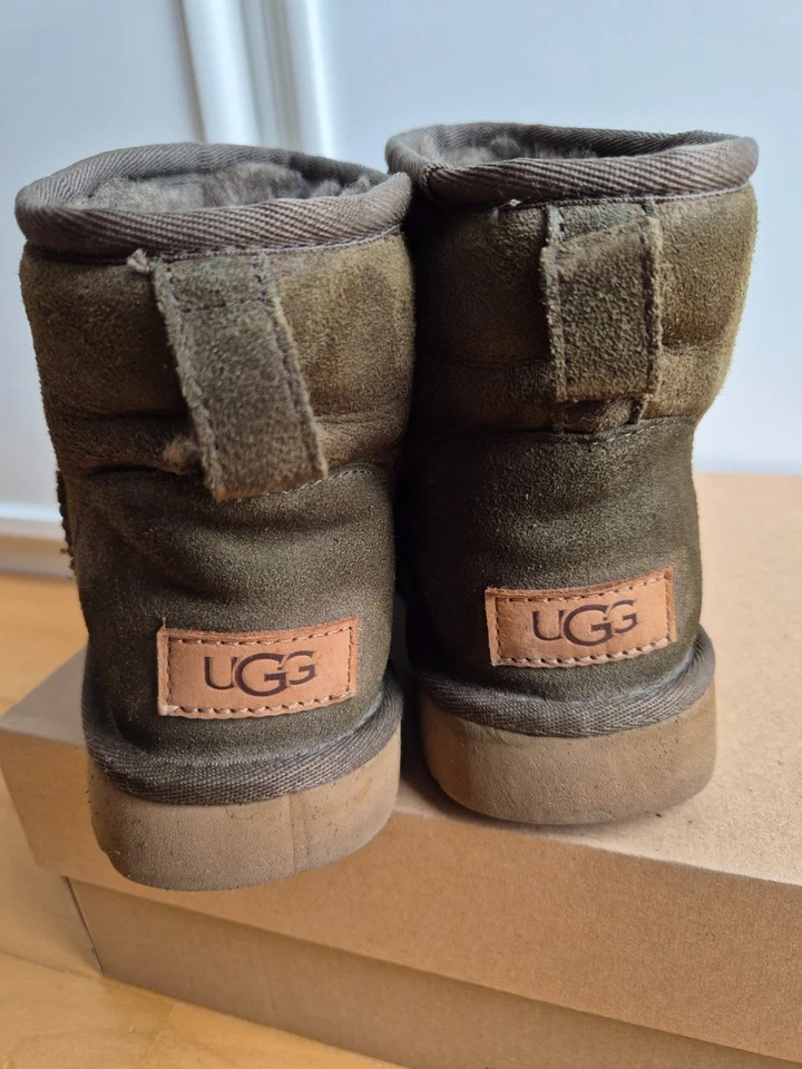 UGG – 38 – grün - Classic Mini Boot II – US 7 – Lammfell, Foto 4 von 5