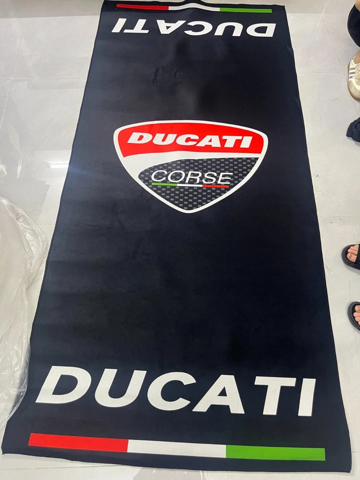Alfombrilla de garaje para exhibición de piso Ducati 220x100 cm V4 V4S V2 MONSTER 950 821 937 939 Foto 2 de 4