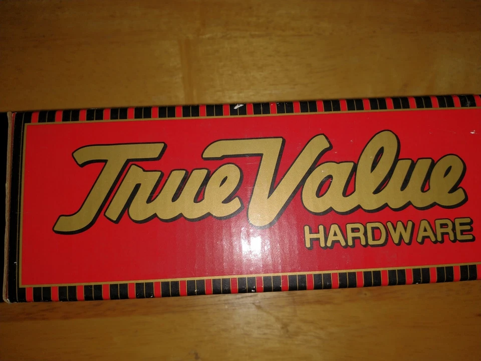 Nuevo en caja ~ ERTL ~ 1919 VALOR VERDADERO ~ Banco de camión cisterna GMC ~ Diecast 1:30 ~ Rojo Foto 2 de 4