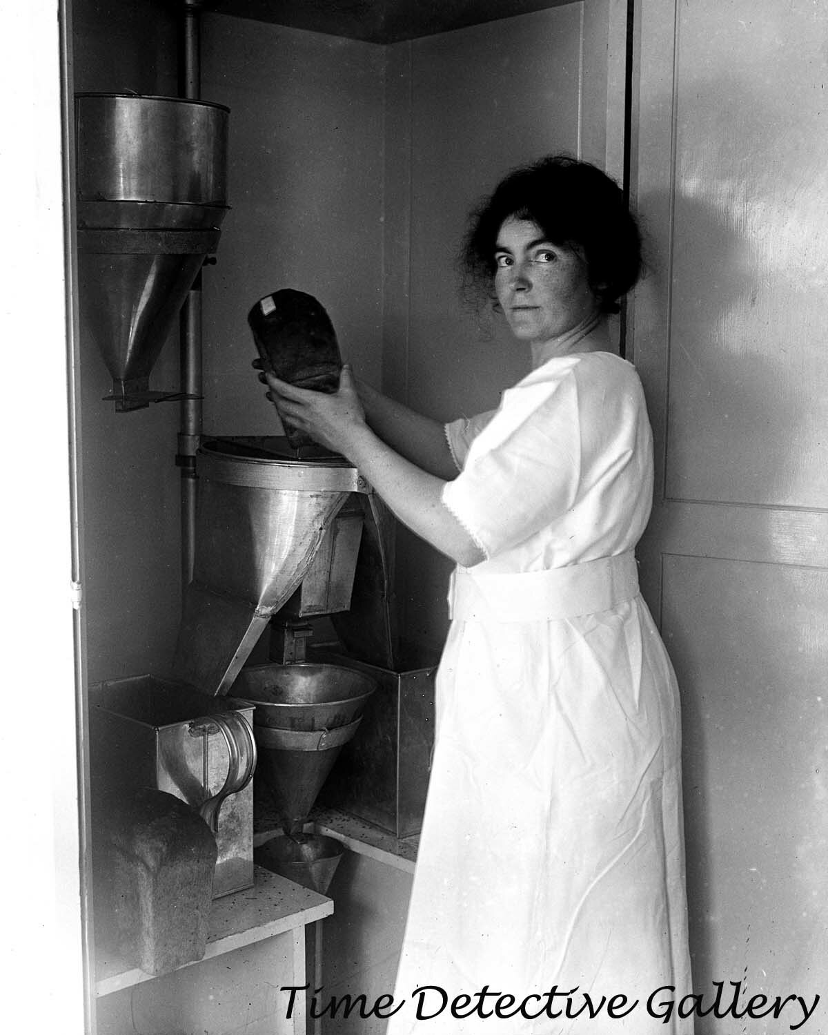 First Device to Measure Bread in Cubic cm - 1922 - Historic Photo Print