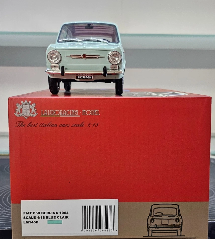 Fiat 850 Berlina 1964 scala 1/18 laudoracing celeste blu chiaro - n.50 di 250 - Immagine 2 di 4