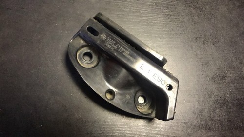 BMW 3 E90 320d Stoßstange hinten Mitte Halter Halterung 7118193