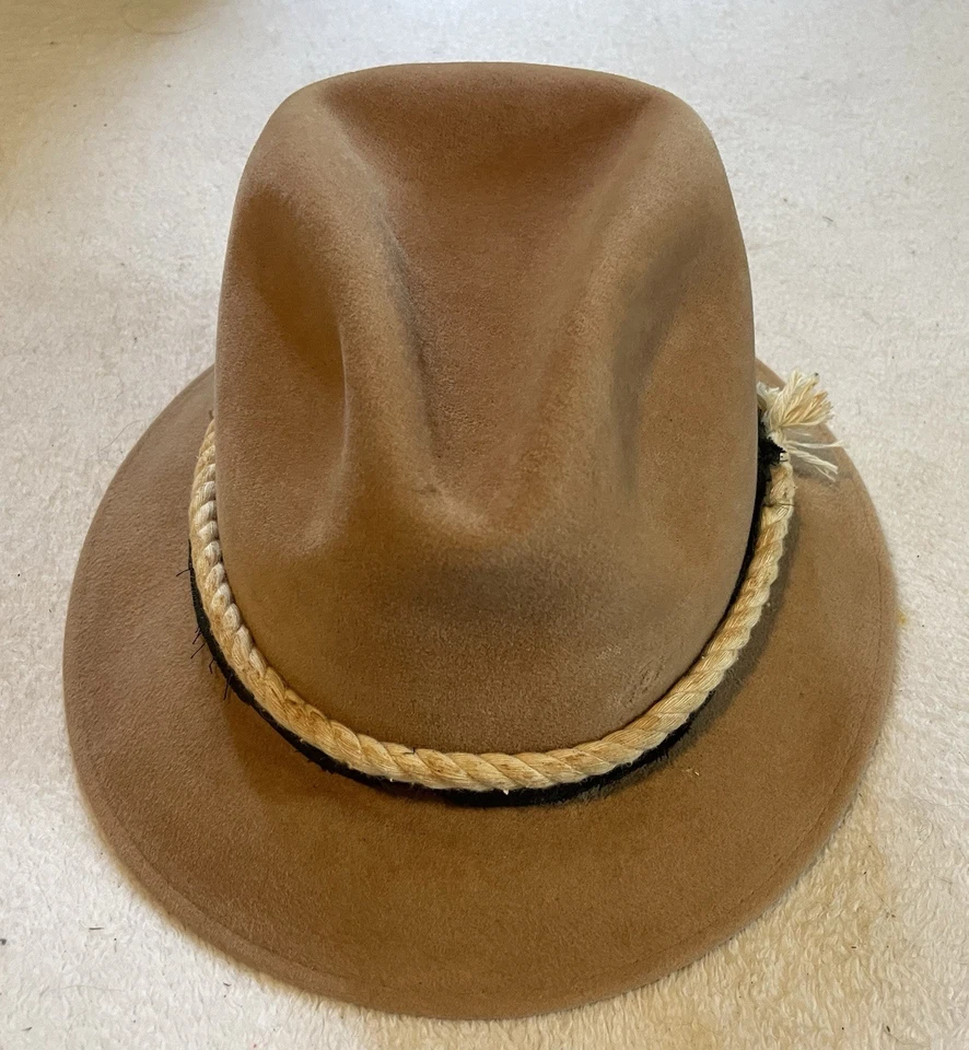 Fedora De Colección Dobbs Terciopelo Marrón Talla 7 1/8 Pequeño Hipster Boho Yuppie Usado en Excelente Condición Foto 2 de 4