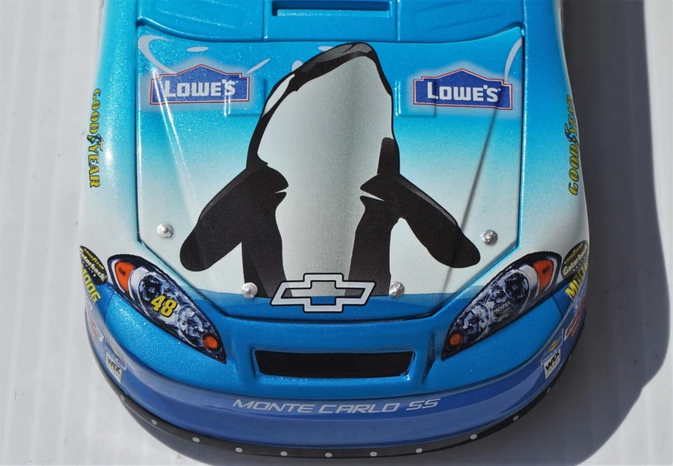 1/24 Jimmie Johnson #48 Lowe's SeaWorld 2006 NASCAR Action Diecast Car - Shamu - Image 3 of 4