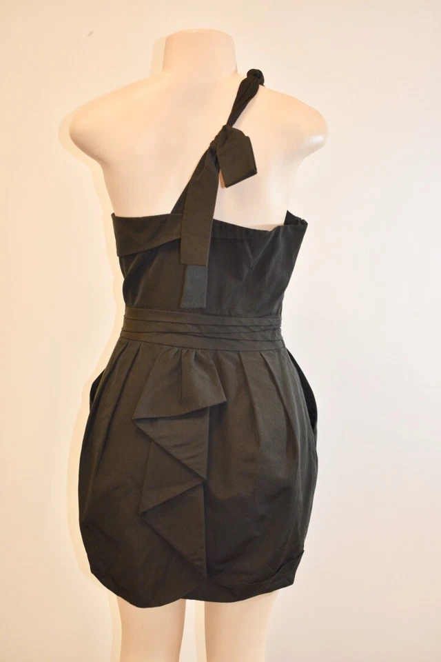 Vestido preto Twenty 8 Twelve um ombro pequeno tamanho 6 à venda - Imagem 2 de 4