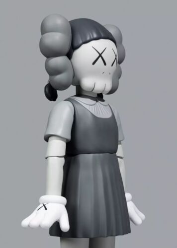 Set 2 personaggi KAWS YOUNG-HEE colorati e monotoni giochi di calamari in mano - Foto 3 di 5