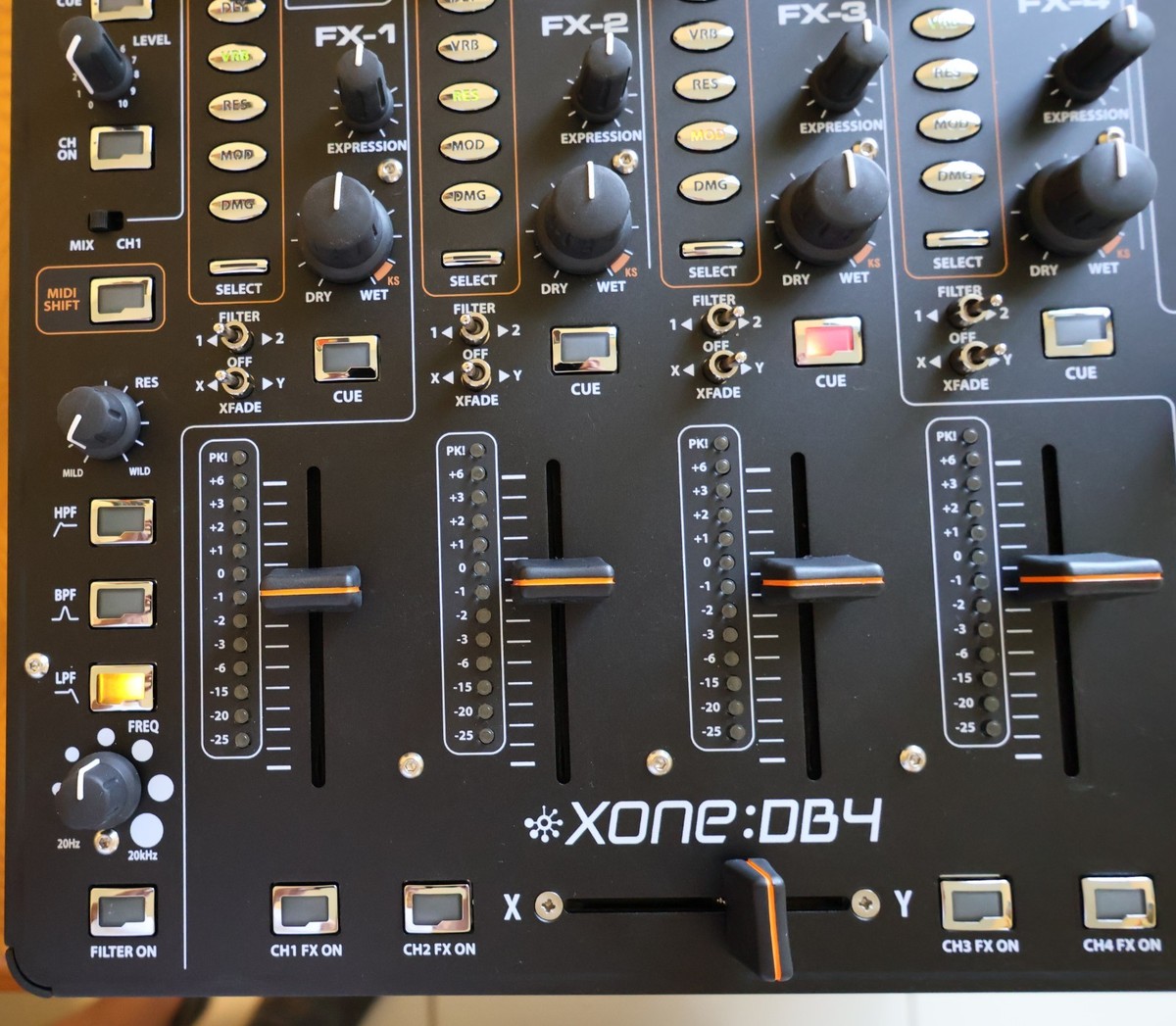 Allen & Heath XONE DB4 4-Ch Digital DJ Mixer - DeckSaver