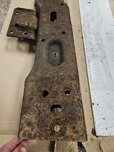 2004-05 Jeep Liberty KJ Transmission Crossmember For Automatic Transmission - Picture 7 of 11