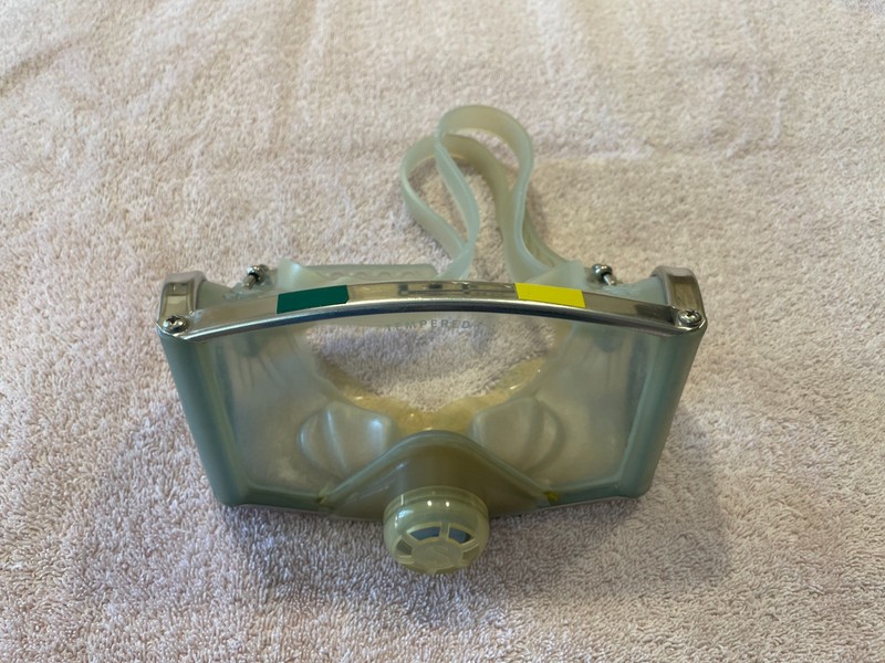 Vintage SCUBAPRO Tempered Glass Diving Mask (No cracks or tears on strap)
