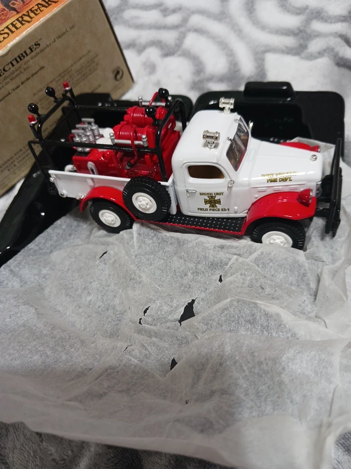 Matchbox Yesteryear Fire Series YYM37636 Dodge Power Wagon Brush/Field Truck NIB - Image 4 of 4