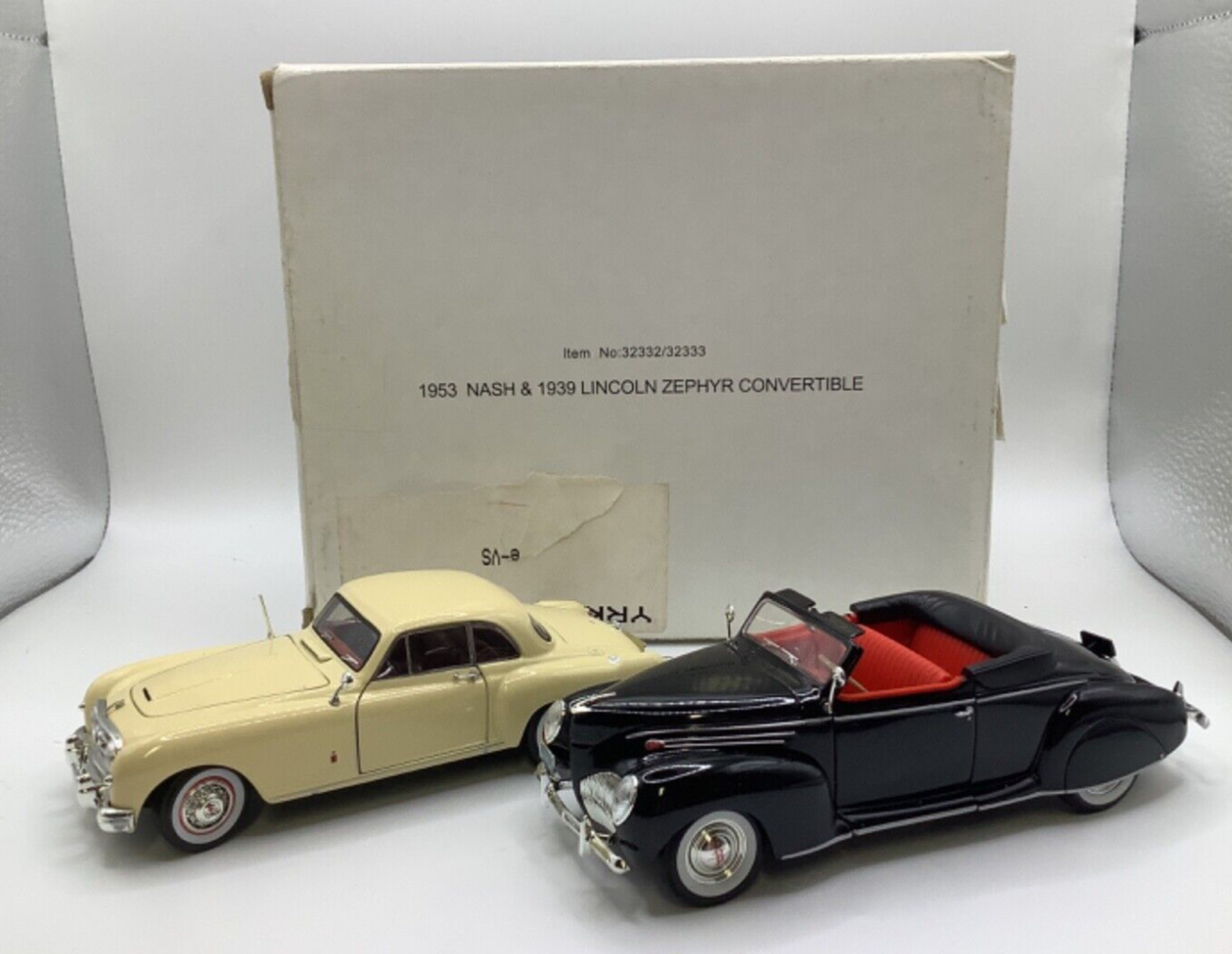 Signature 1953 Nash (Cream) & 1939 Lincoln Zephyr Convertible (Black) 1:32 Scale