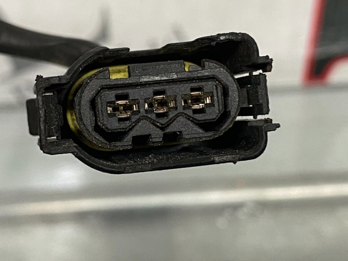 AS) GENUINE MERCEDES BENZ WIRING LOOM PLUG CONNECTOR A2035453828 