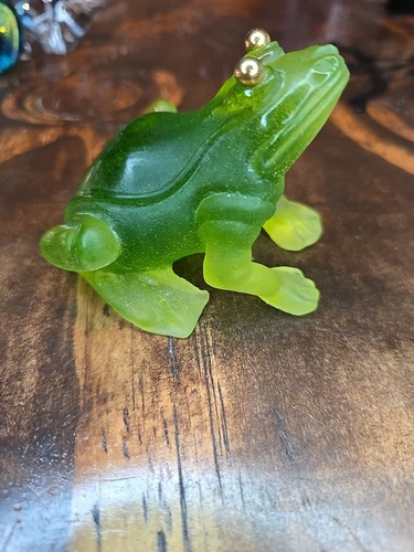 Daum Crystal Green Frosted Sitting Frog Figurine Paperweight with Gold Eyes