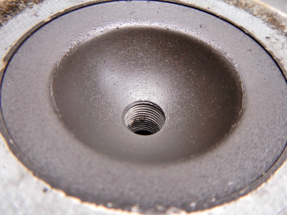 79 Suzuki DS185 DS 185 Cylinder Head - Image 4 of 4