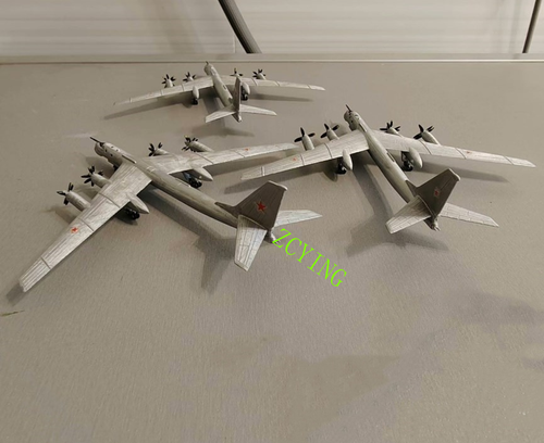 1/700 Russian Tu95 strategic bomber aircraft 1pcs model - Picture 5 of 5