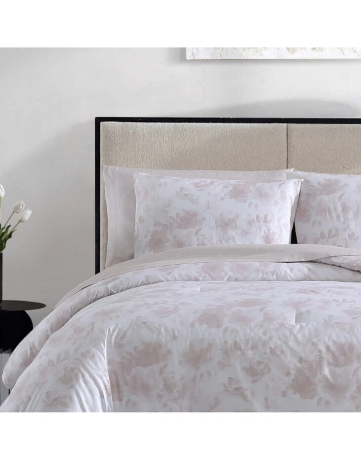 Vera Wang King Duvet Cover and Two King Shams Watercolor Pink Floral. New! - Image 3 of 4