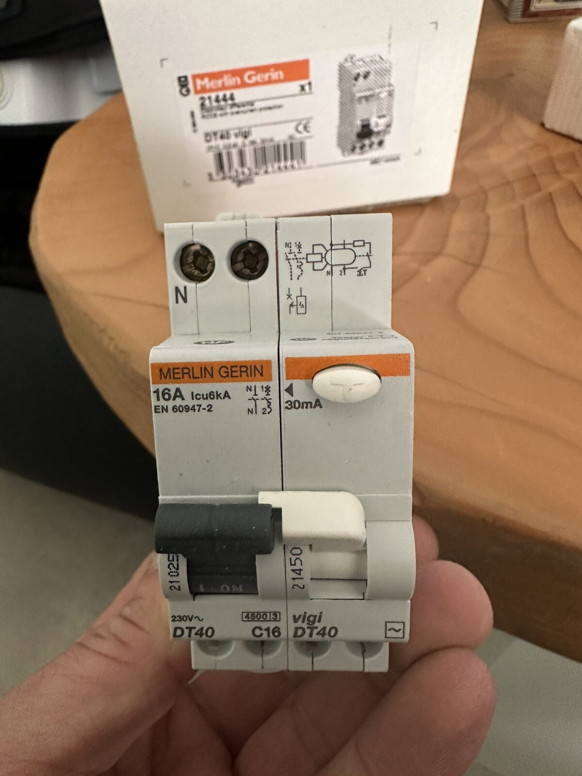 Disjoncteur différentiel Dt40 Vigi coupure instantanée 16A 30mA contre les fuites