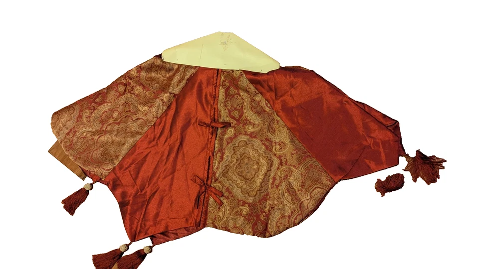 Heritage Collection Red Paisley Tassel 48" Christmas Tree Skirt and 3 Stockings - Image 2 of 4