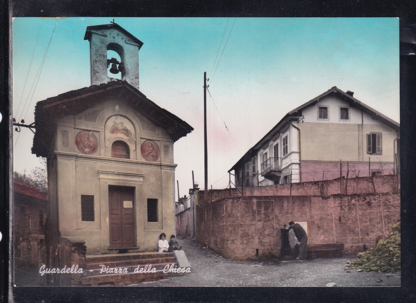 Cartolina Guardella Piazza della Chiesa ANIMATA AB1430