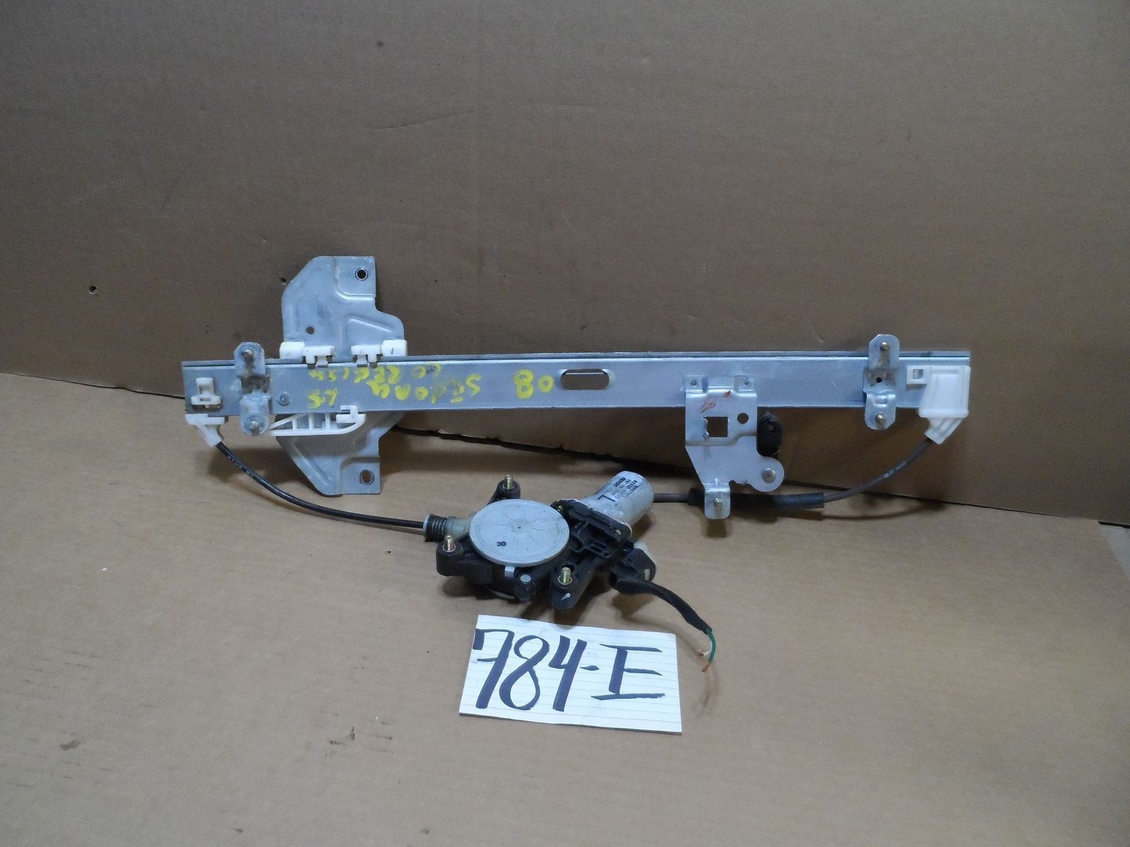 06 07 08 09 10 11 Kia Sedona REAR DRIVER Side Window Regulator W/Motor #784-E