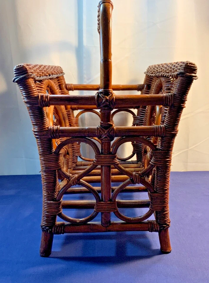 Estante de carga vintage moderno de mimbre tejido de bambú de mediados de siglo 18’’’x 17’’x 12’’’ Foto 3 de 4