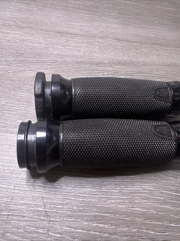 Harley FXDF Dyna Fat Bob 2015 juego de empuñaduras Get-A-Grip 56100008 Foto 4 de 4