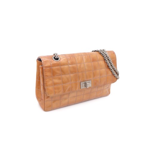 CHANEL 2.55 Patent Chocolate Bar Chain Shoulder Bag 29513607 154739412 - Afbeelding 2 van 9