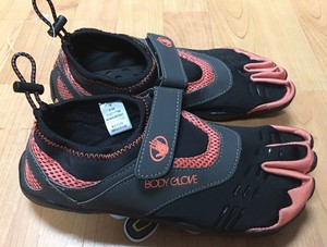 womens water shoes size 8