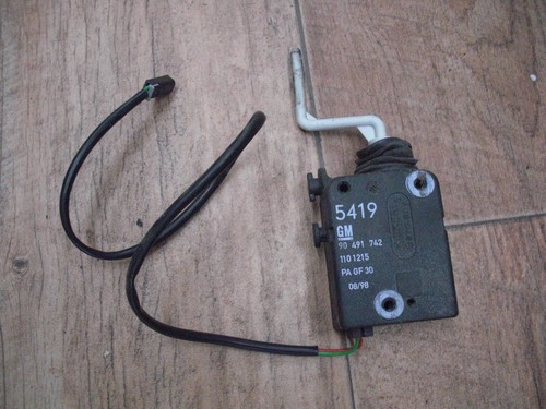 Stellmotor für Opel Omega B (Tank) 90491742